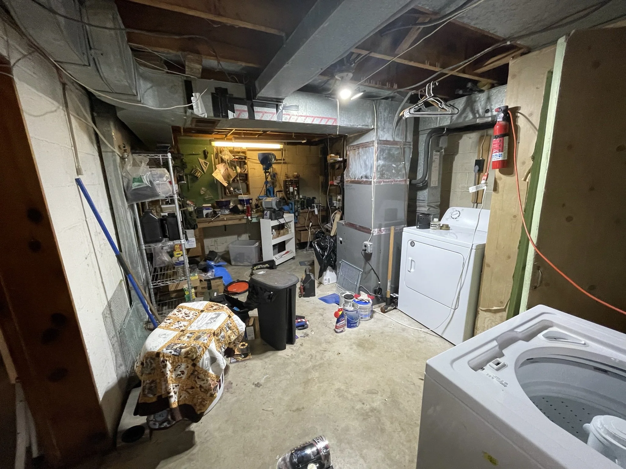 UTILITY ROOM - BEFORE
