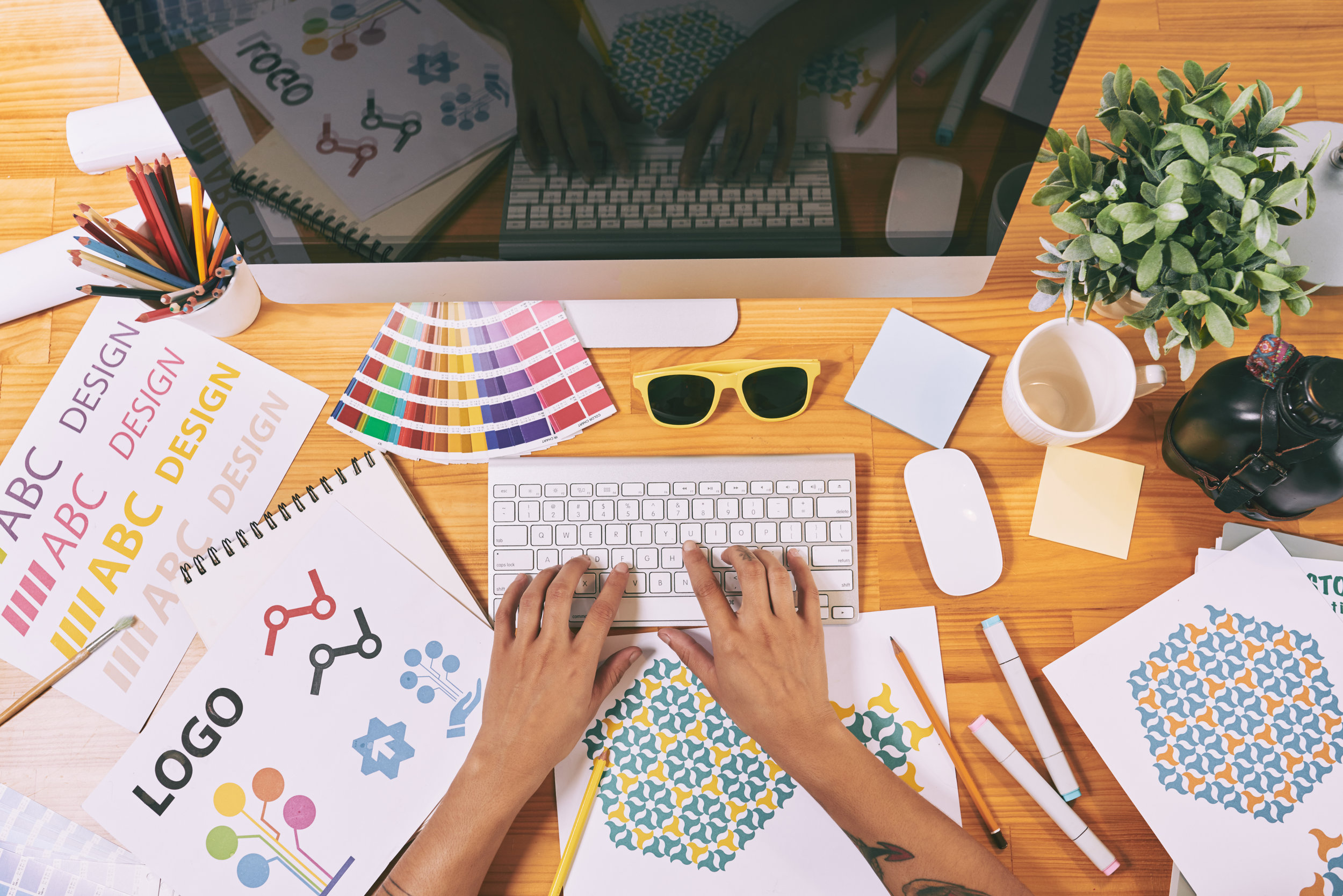 pantone AdobeStock_215068877.jpeg