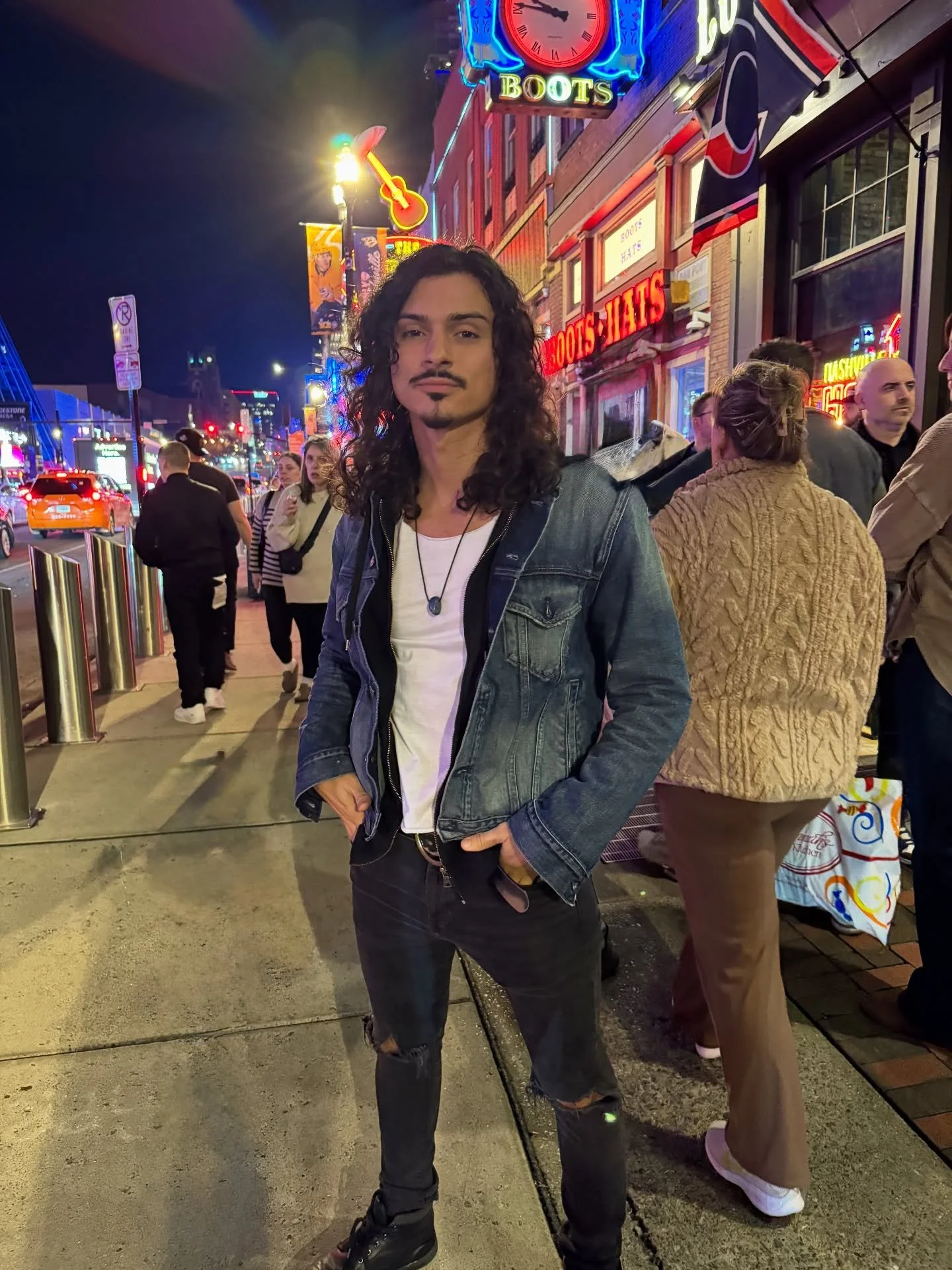 @nickfascione_qs arrives in Nashville! 🇺🇸 
&bull;
&bull;
&bull;
#newmusic #rockband #nashville #nashvillenightlife