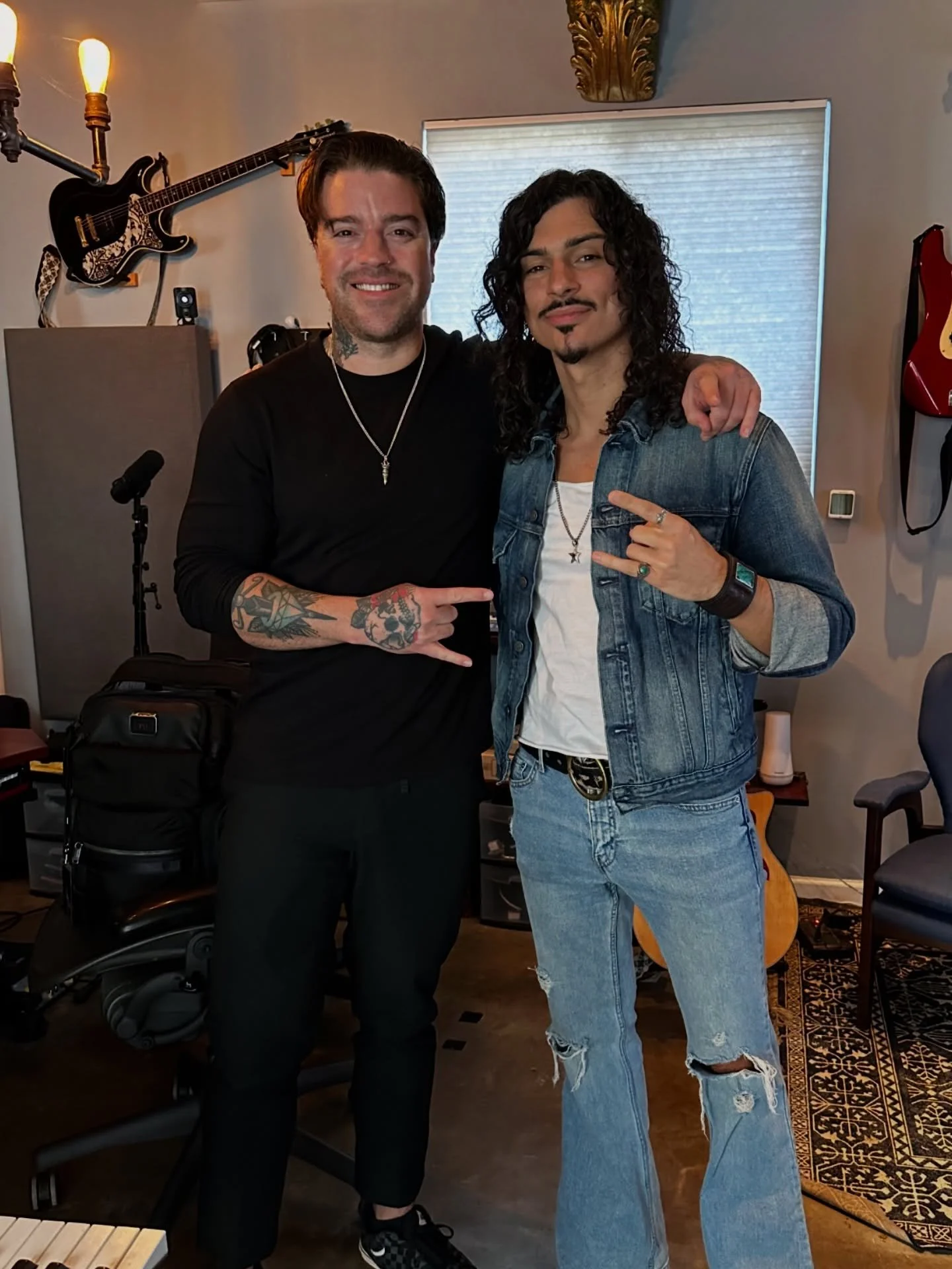 First co-writing session!🤘Productive day working with the masterful @imtaylorcarroll we ended up recording an entire demo. Had an absolute blast! Nashville rules 
&bull;
&bull;
&bull;
#rockmusic #rockband #nashville #nashvillemusicscene #nashvilletn