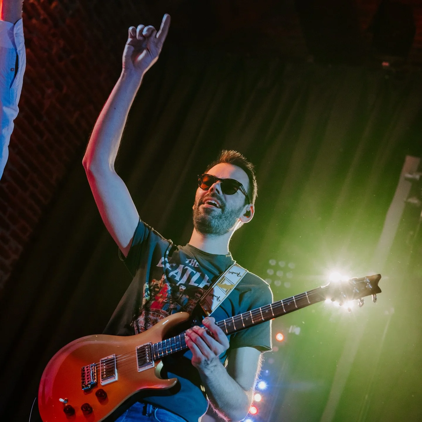 Hey hey hey! 🙋🙋🏽&zwj;♀️🙋🏻&zwj;♂️
We zijn er nog ze!
Gewoon een beetje stillekes (not really) ondertussen aan een nieuwe medley gewerkt.
Iemand die een gokske waagt wat er in zit? 👀
Ps: die van DAVER ROCK kunnen antwoorden met voorkennis dus 🤫