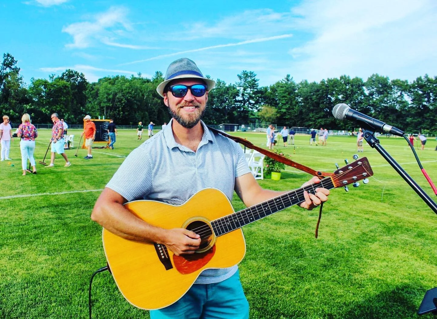 Live Music: Thom Powers 