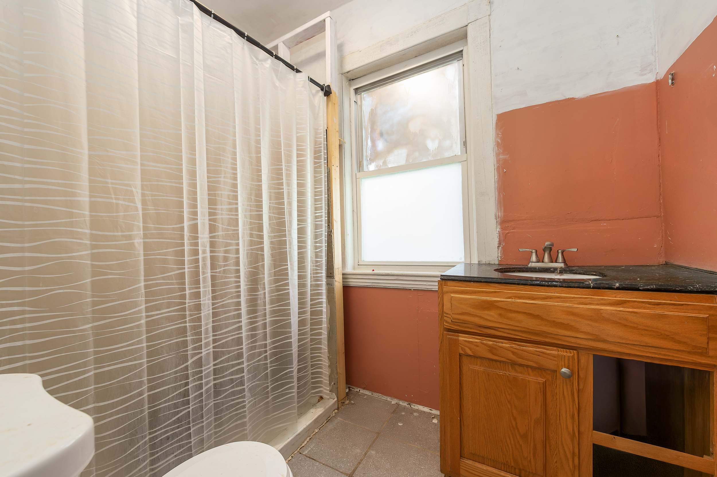 28 - Unit 4 Bathroom.png