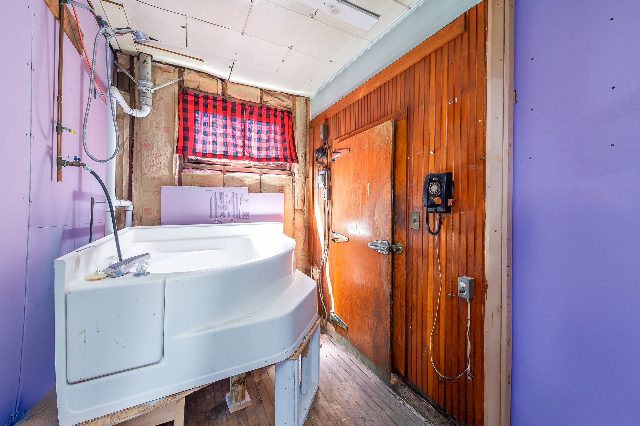 23 - 1st Floor Half-Bath 2 .png