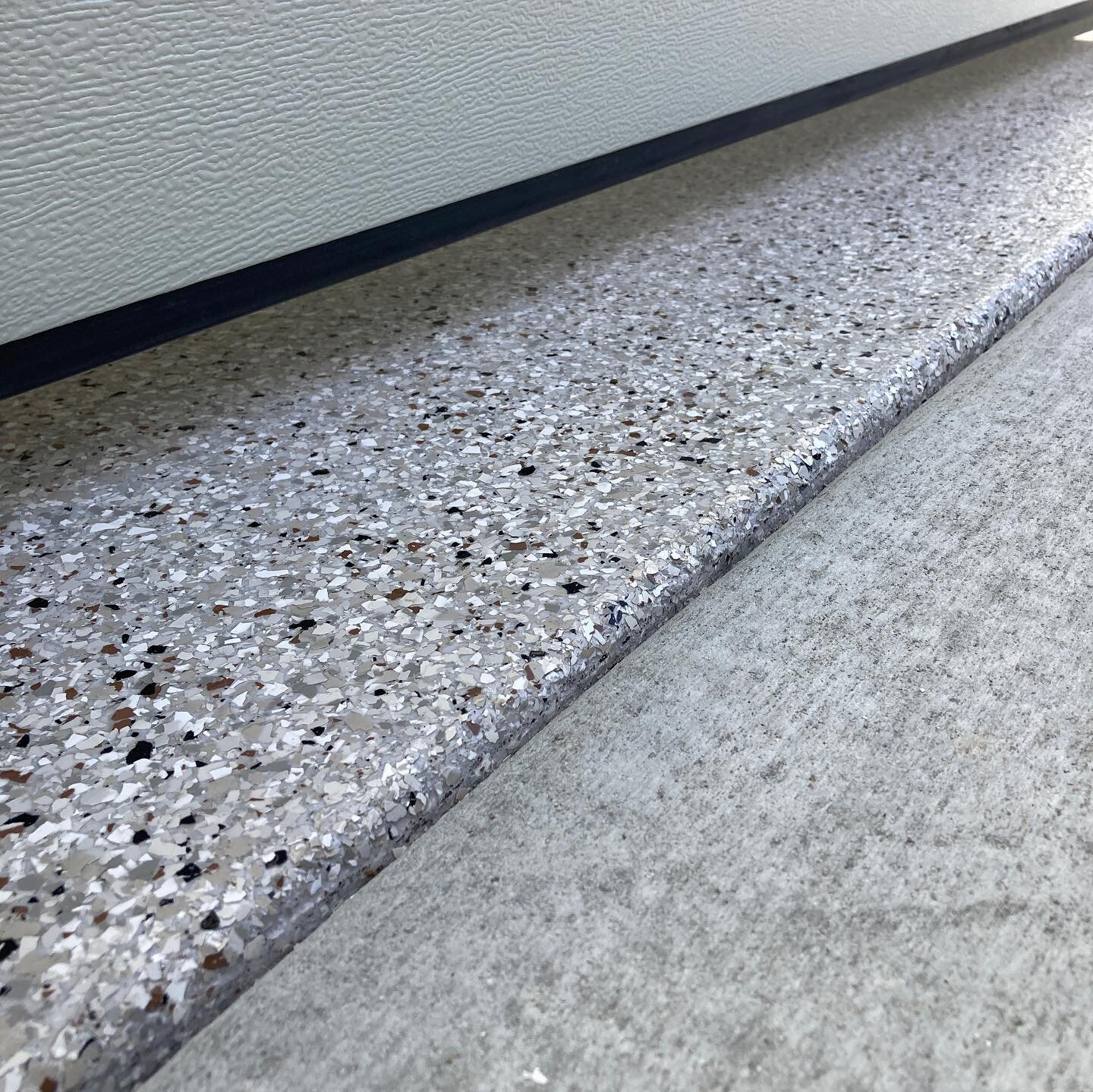 😎 Just wrapped up another custom concrete coating just in time for spring!

👉Flake Epoxy System✨
👉Color: Dakota Grey
👉Strong, durable &amp; clean

📱call/text: 208-402-8386

#epoxyfloor #epoxyflooring #garagefloor #epoxyfloorsidaho #garagetransfo