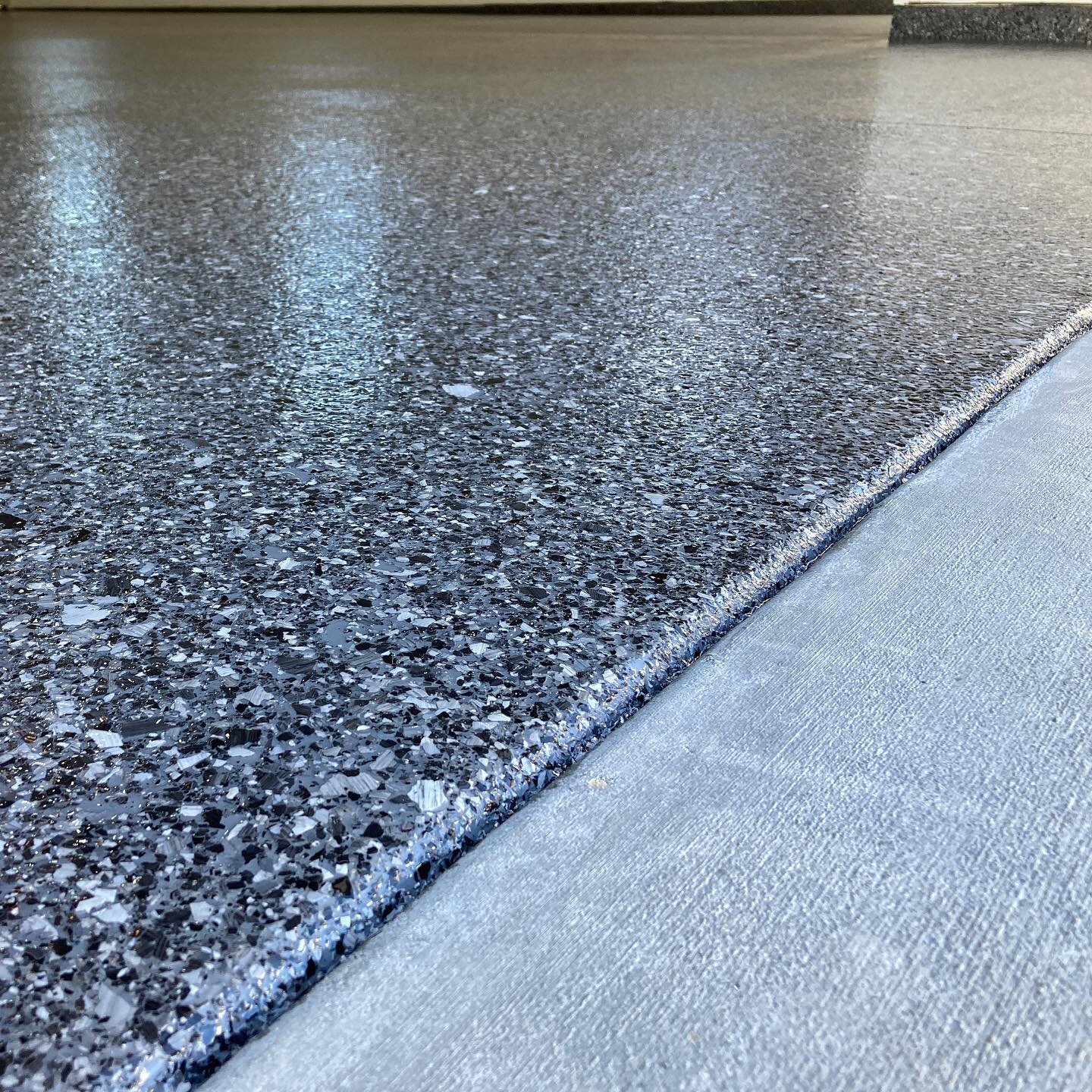 👀 Woah! 🤯 

Our Brindle Epoxy System just hits different! The combo of large and small flakes with the subtle striping effect create a unique, one of a kind look. Oh, and it&rsquo;s durable AF!💪

👉Brindle Epoxy System
👉Custom Color: LANAI GREY &
