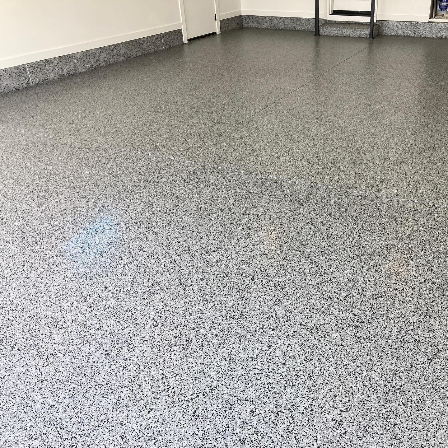 🚨Fresh Floor Alert 🚨 

Customer needed a high quality, slip resistant floor in their new construction home before they moved in&hellip;so they called us!

😎Flake Epoxy System✨
🎨Color: Graphite✏️
💪Strong, durable and always 💯 

📱Call/text: 208-