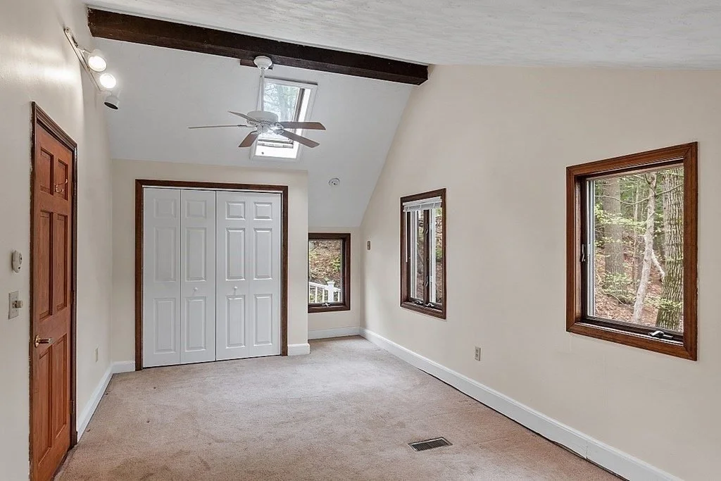 How to replace carpet with hardwood floor? A step-by-step guide to removal and installation.