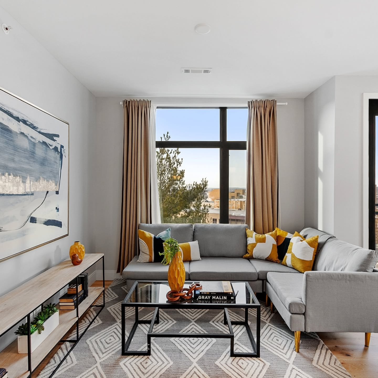 Here is where your everyday life is enhanced beyond the front door. Conference rooms for separate work-life balance, gym, sauna, library, outdoor entertainment spaces and landscaped walking grounds&hellip; luxury is about spaces that serve as an exte