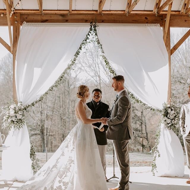 Remembering this beautiful February wedding! Congratulations Emilie and Ryan!
@ltphotoandfilm @granthillfarms @southerntouchflowers