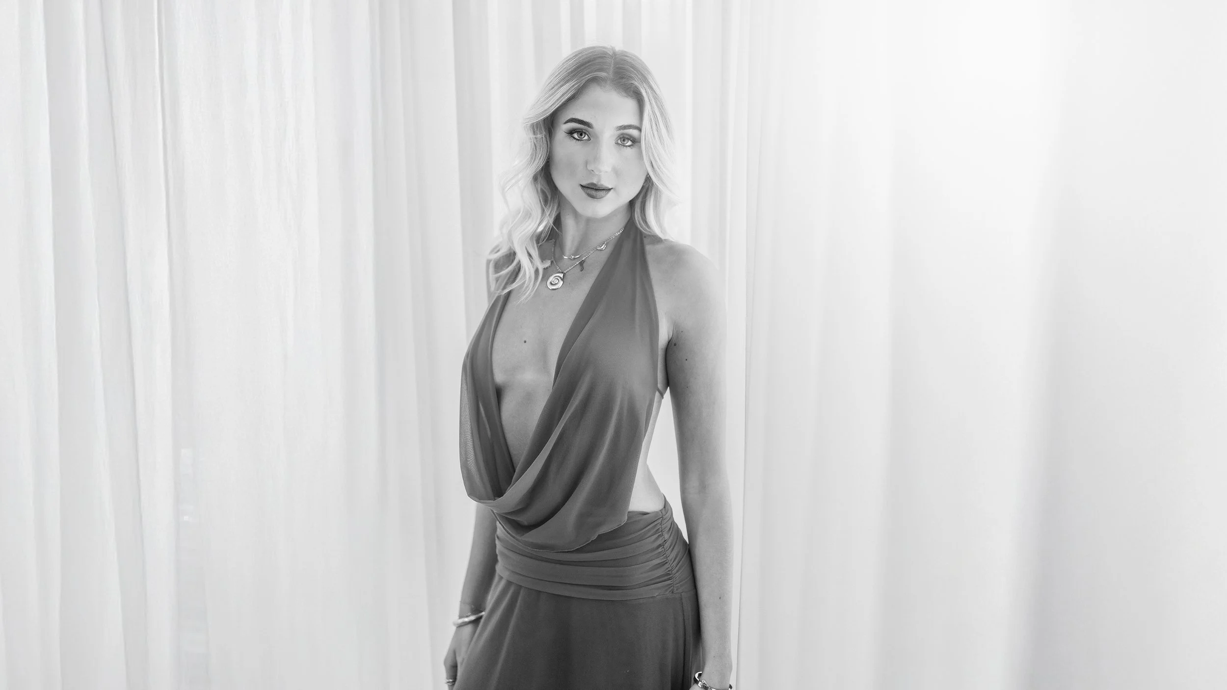 gorgeous photo of isabella duric by photographer campbell mattinson.jpg