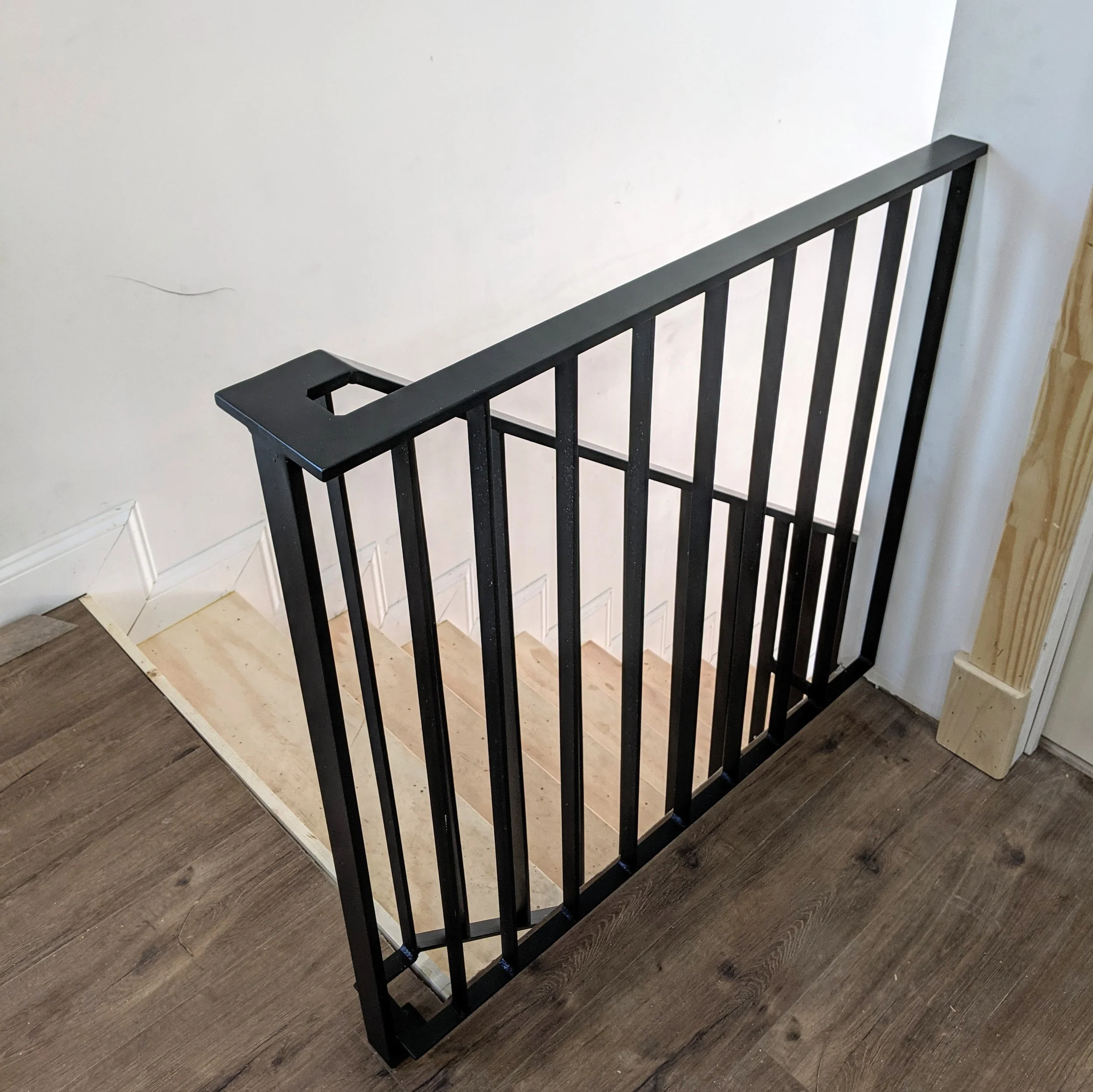 Antique Elegance Wilder Solutions Railing Slim Modern Minimal Metal 4.jpg
