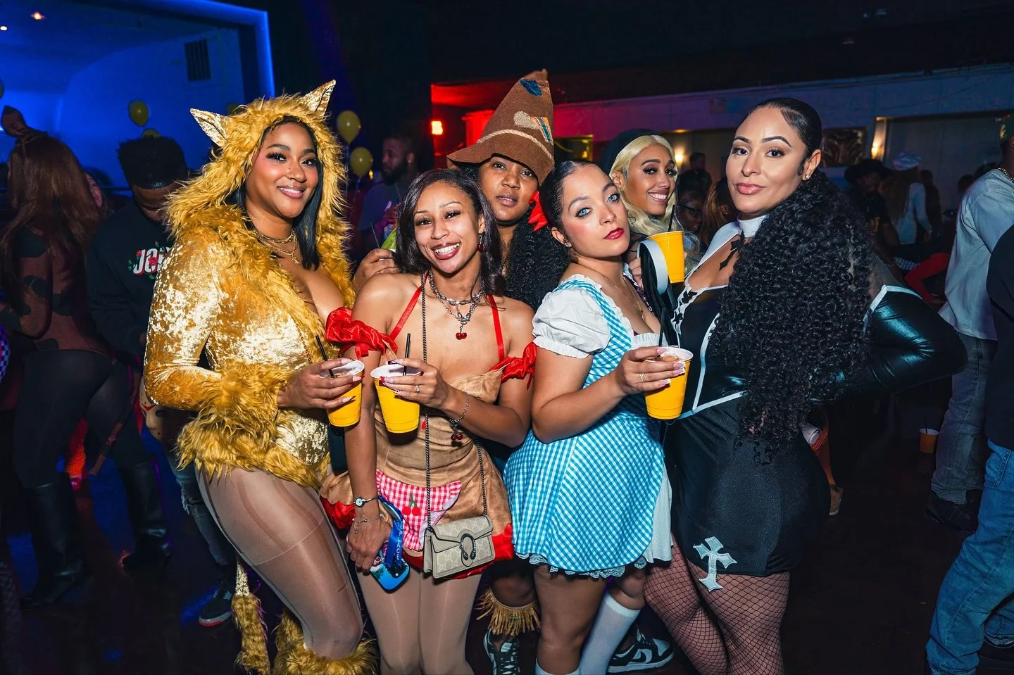 Man that was special! Thank you Massachusetts and big love to at @oceansiderevere over 1000 of yall put on fire costumes and made #yelloween fantastically spooky! 🤪 yall were amazing to be around! Thank you 

Photos are out now! Check the link in th