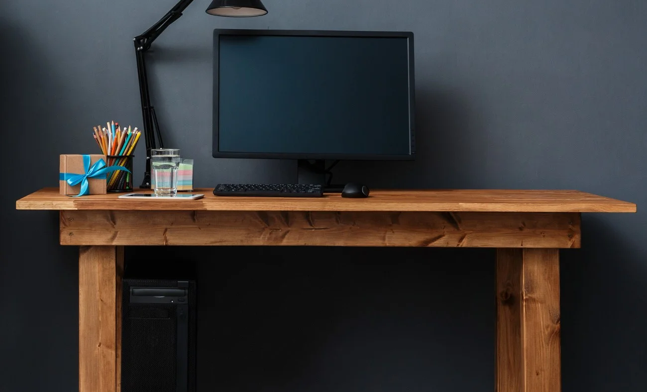 Budget-PC-Gaming-Desk.jpeg
