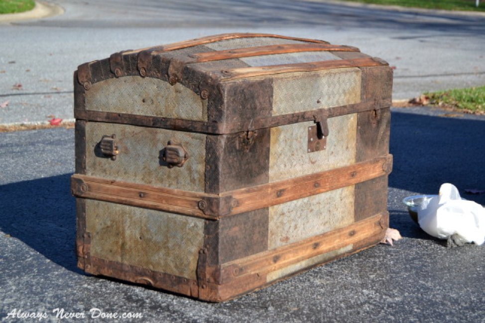 Old painting steamer trunk an How to
