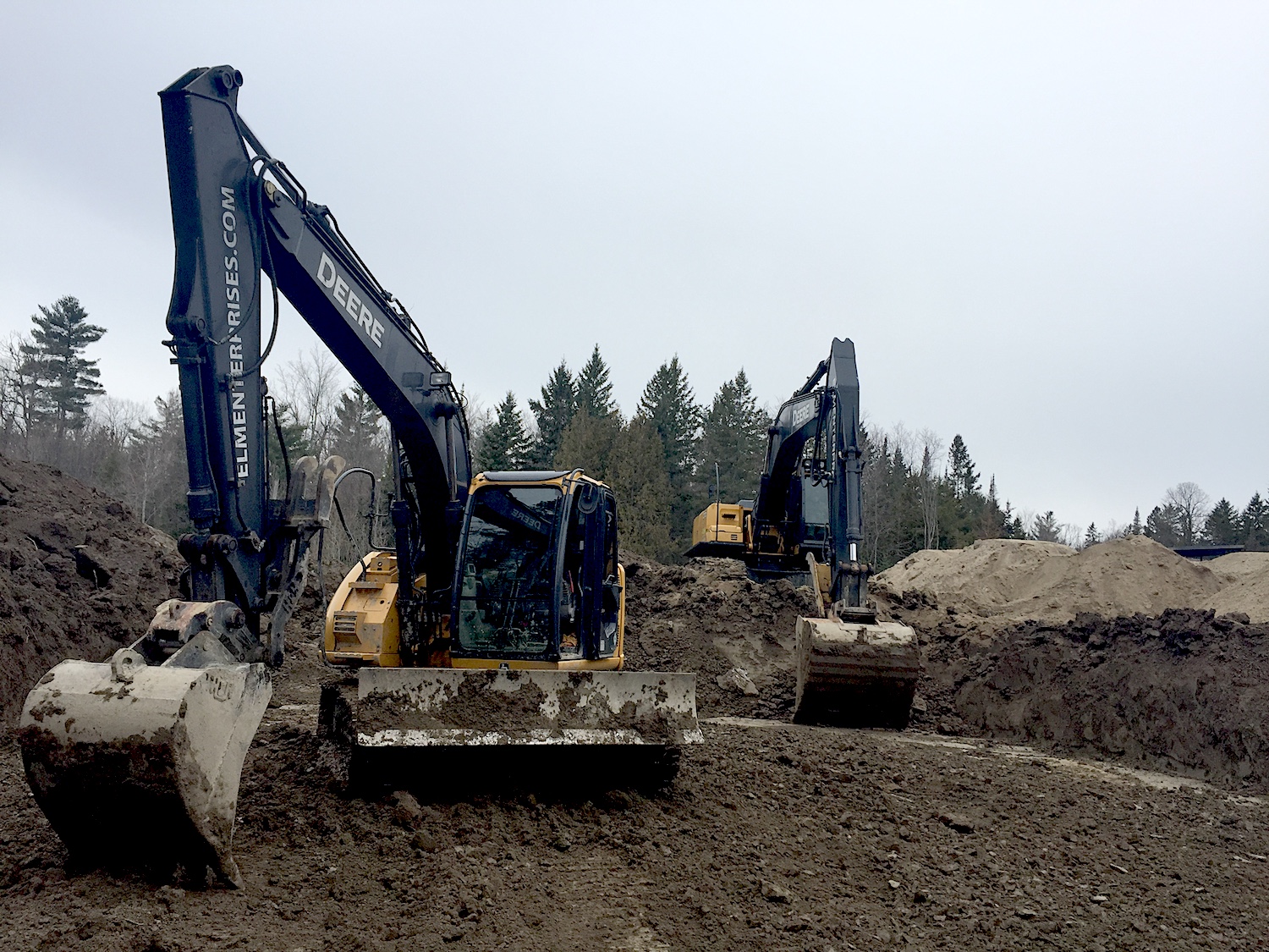 excavators-digging-01.JPG