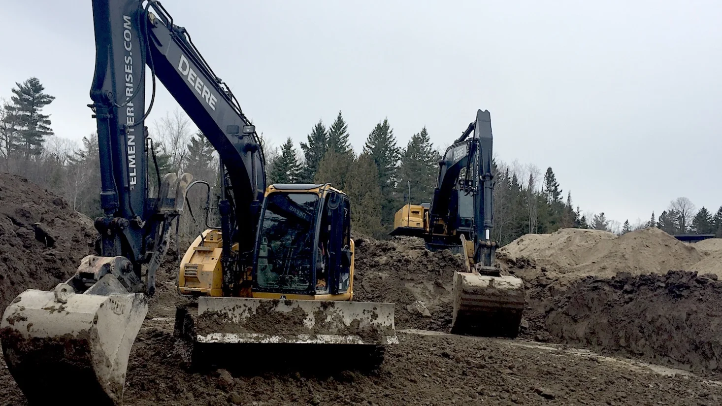 excavators-digging-01.jpg