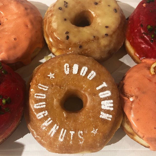 What time is it?-I say, it&rsquo;s a #doughnuts time!
Shall we toast to our most brilliant accountant🌈✨
#happybirthday
.
.
.
#tokyo #jbn #jbnstudios #ジブンハウス　#omotesando #design #tokyotower #idea #graphic #dowork #worklife #officelife #graphicdesign 
