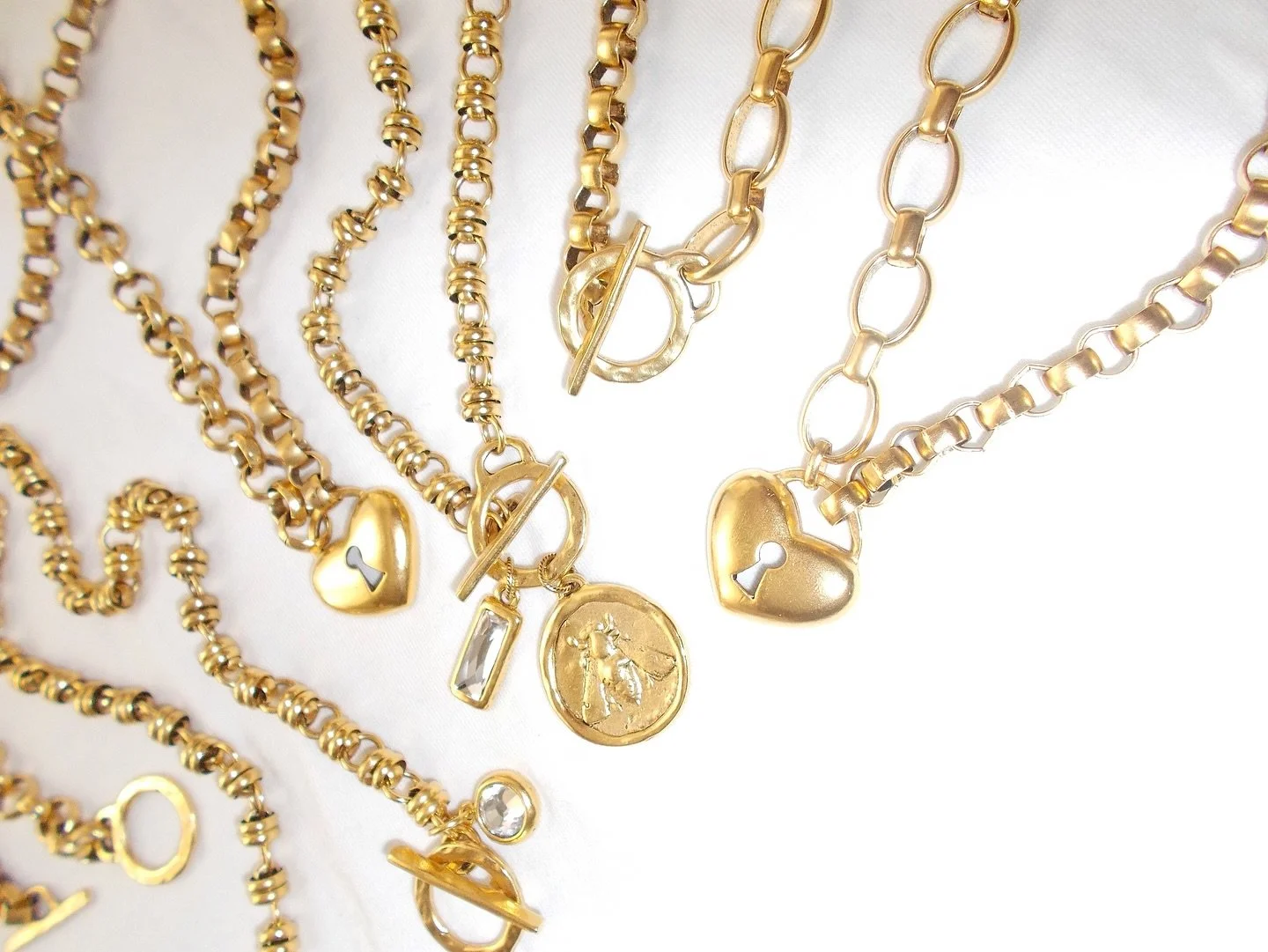 Your next favorite piece is waiting, link in bio.

#lajosette #shopnow #shopsmall #everydayluxury