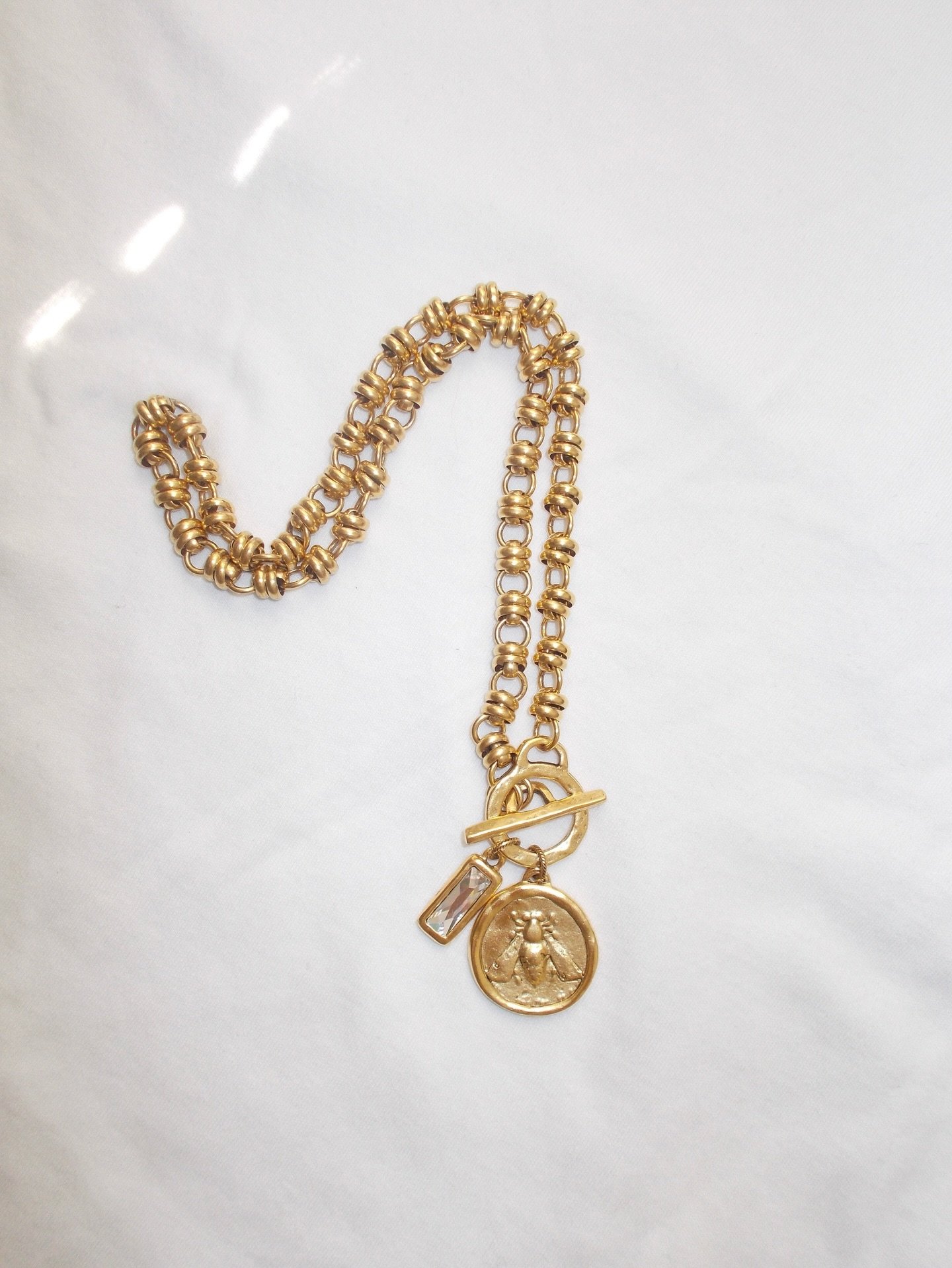 The Lucky Charm🐝

Can&rsquo;t go wrong&hellip; link in bio to shop #LaJosette 

#etsy #capsulewardrobe #smallbusiness #vintagecharm