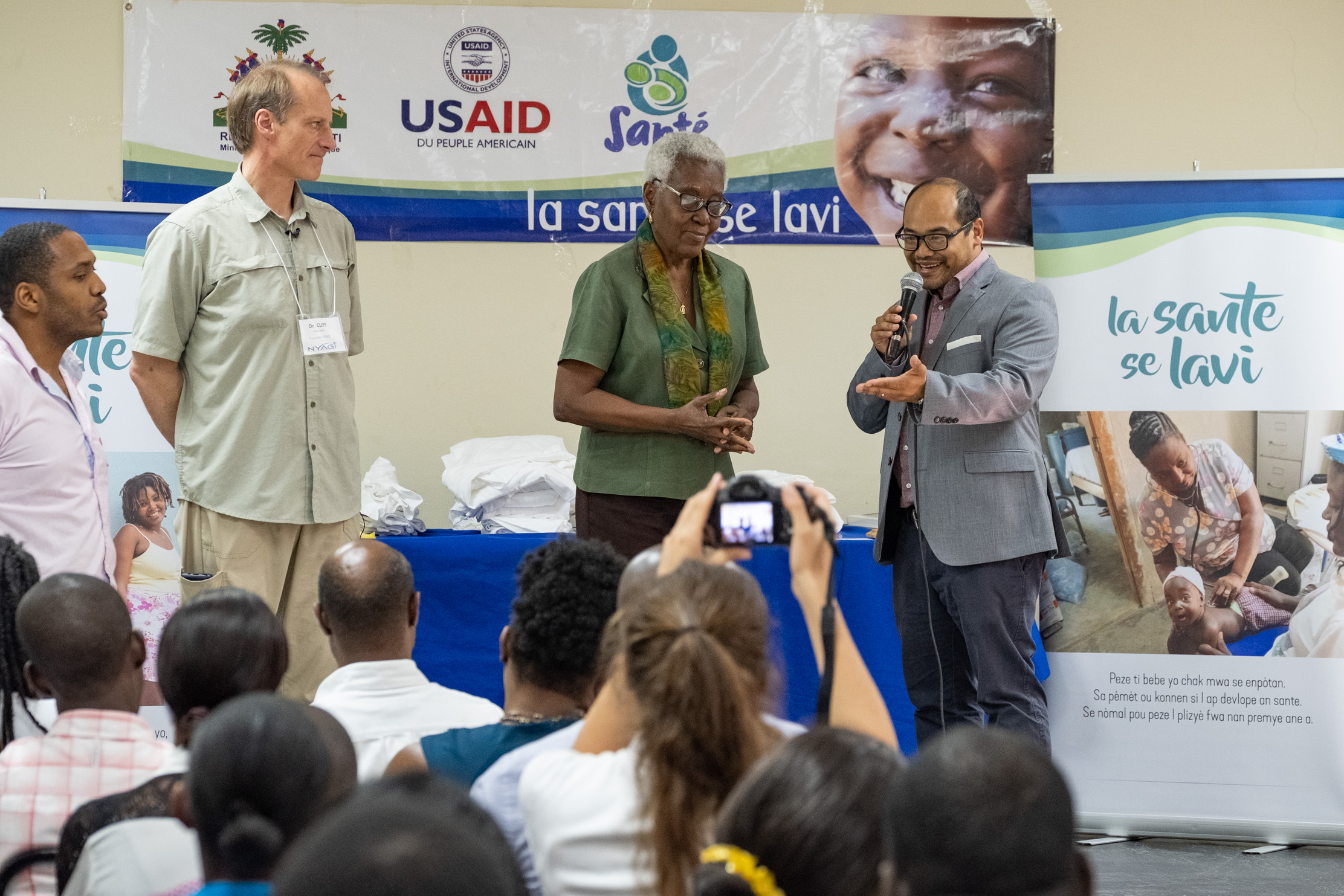 Dr. Nat Segaren, Medical Director for the Caris Foundation, addresses the doctors and congratulates them on their accomplishments over the week of training.
