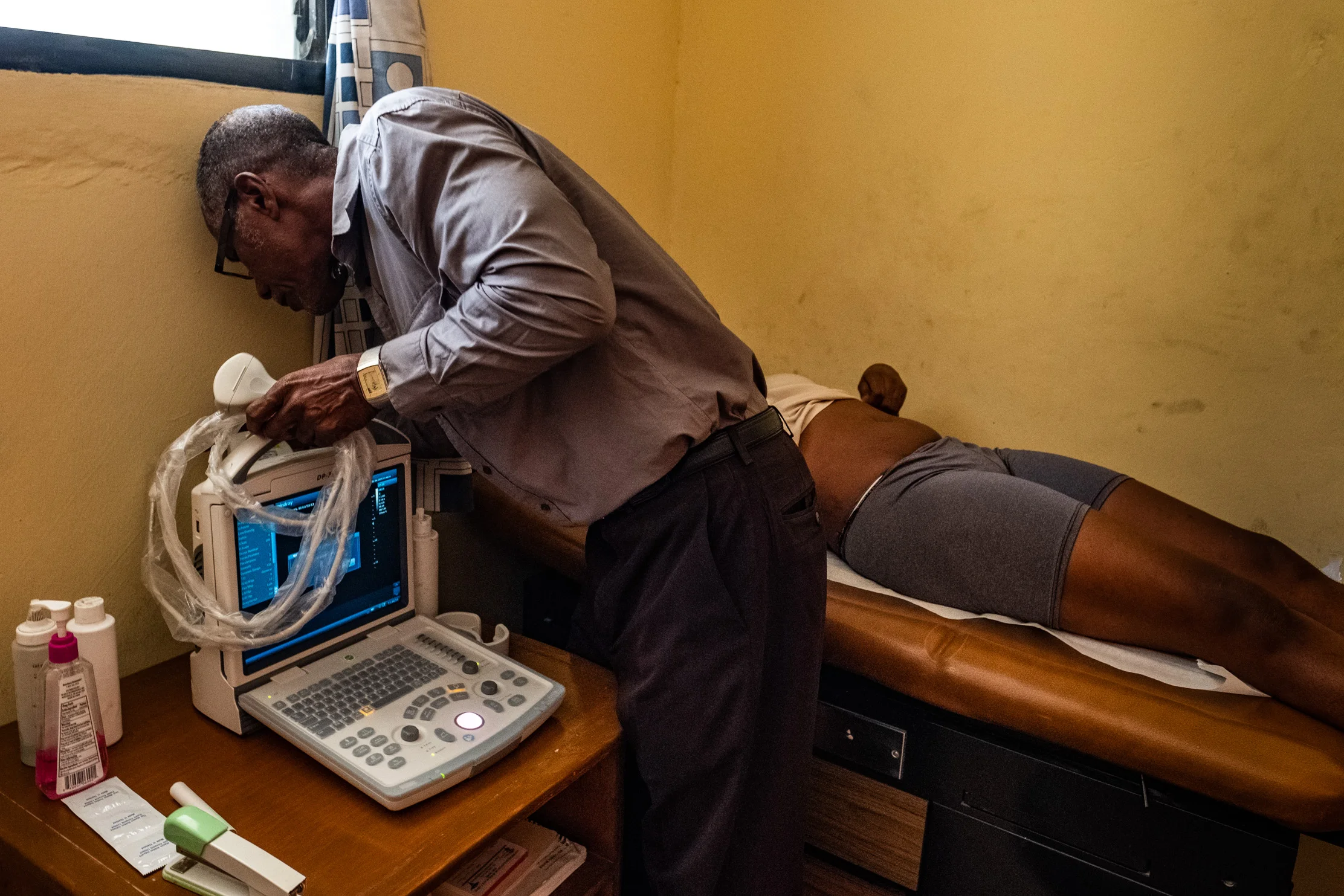 Dr. Arold Scutt, Medical Director of Centre Médico-Social Petite Place Cazeau since 1991, sets up his new ultrasound machine for the first time. He expects to retire in the next year or two and is proud he was able to add this life-saving technology to his legacy.
