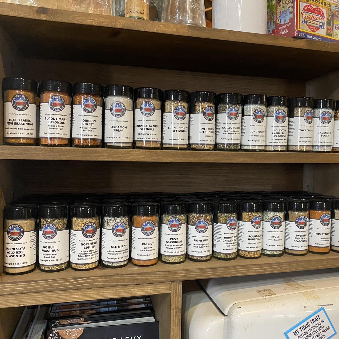 Open until 7pm tonight! 10am-7pm 
New seasonings &amp; we&rsquo;ve restocked your favorites.  Round Barn House Blend has a new sister in town, meet Round Barn Garden Blend ( Salt-Free ). 

#FoundItInTheBarn #shoplocalmn #shoplocal