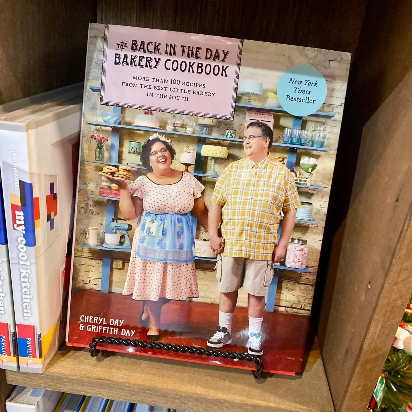 📚 There’s something special about recipes that feel like a warm hug from days gone by 💛
The Back in the Day Bakery Cookbook ~  is filled with sweet Southern charm — over 100 timeless recipes that celebrate from-scratch baking, cozy kitc