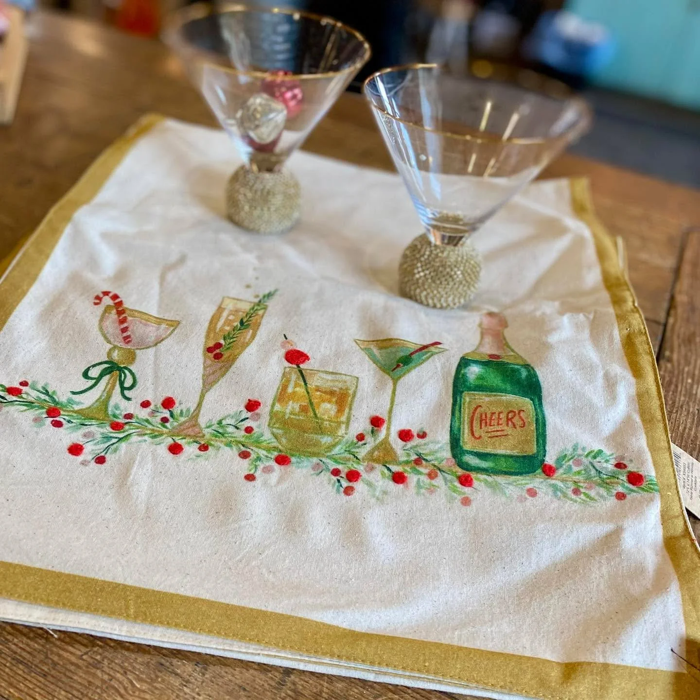 ✨ New Year&rsquo;s Eve plans?✨💫
Drink-wear &amp; Table runners that will set the stage for celebration 🎉 prepare to say goodbye to 2025!

#FoundItInTheBarn #shoplocalmn #shoplocal