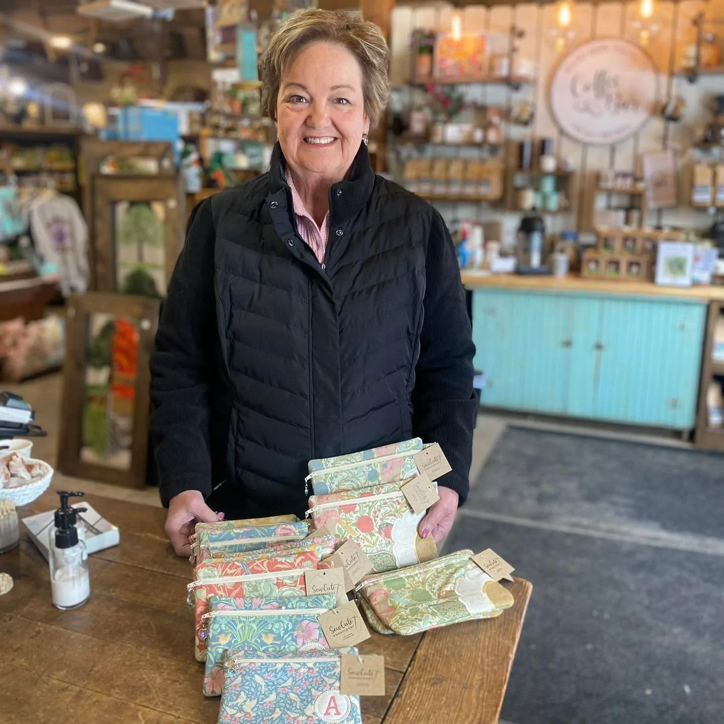 SPRING fabrics + Sue = handcrafted personalized pouches 🌿🌸🐣. 
Birthdays, Mother&rsquo;s  Day,  and Easter baskets with a personal touch supports local makers like Sue and has you looking incredibly thoughtful! 
We are blessed to have talented make