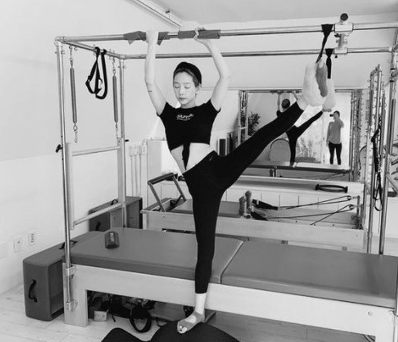 A calm and balanced Pilates practice for K-Pop star TaeYeon.