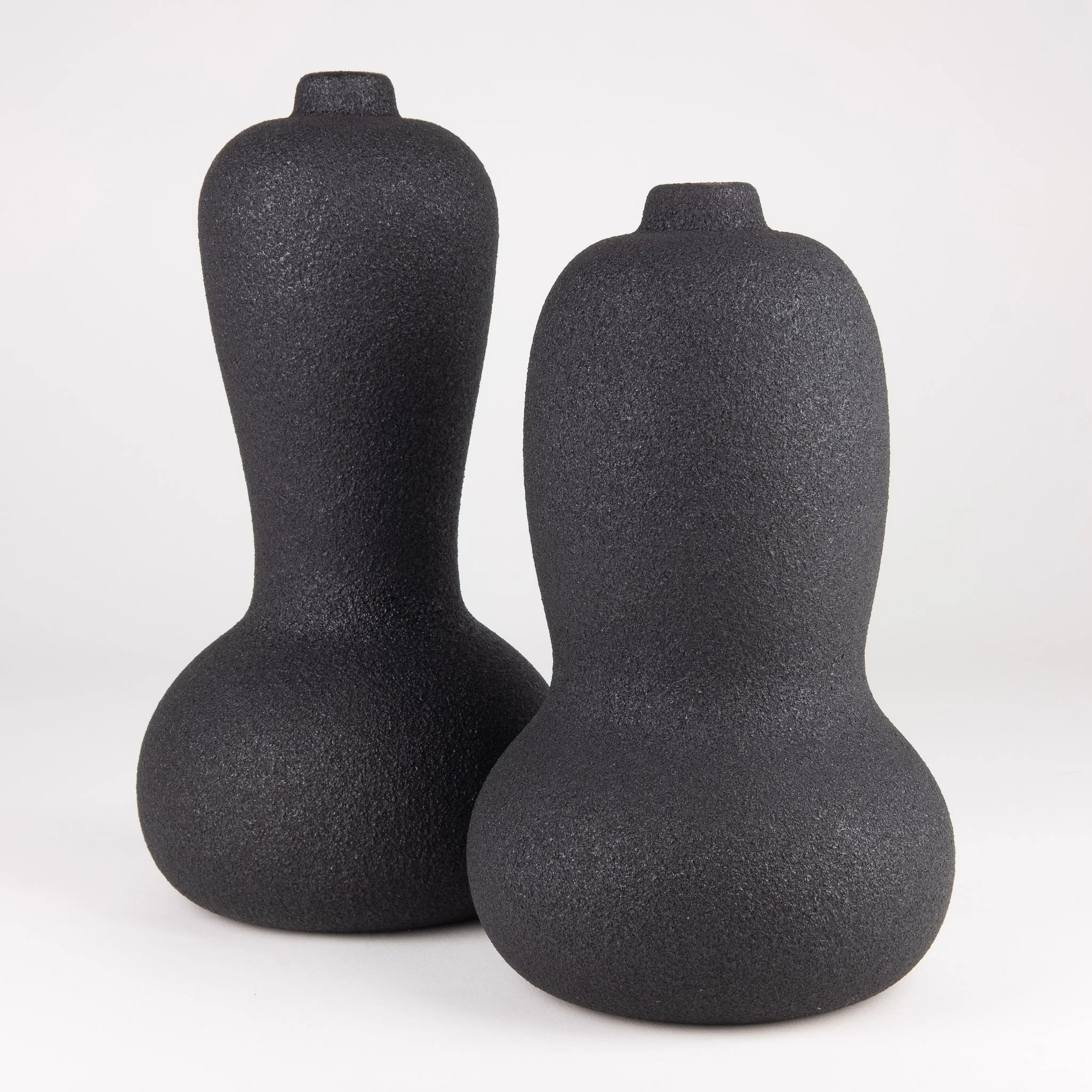 BlkGourd2B 26hx28w.jpg