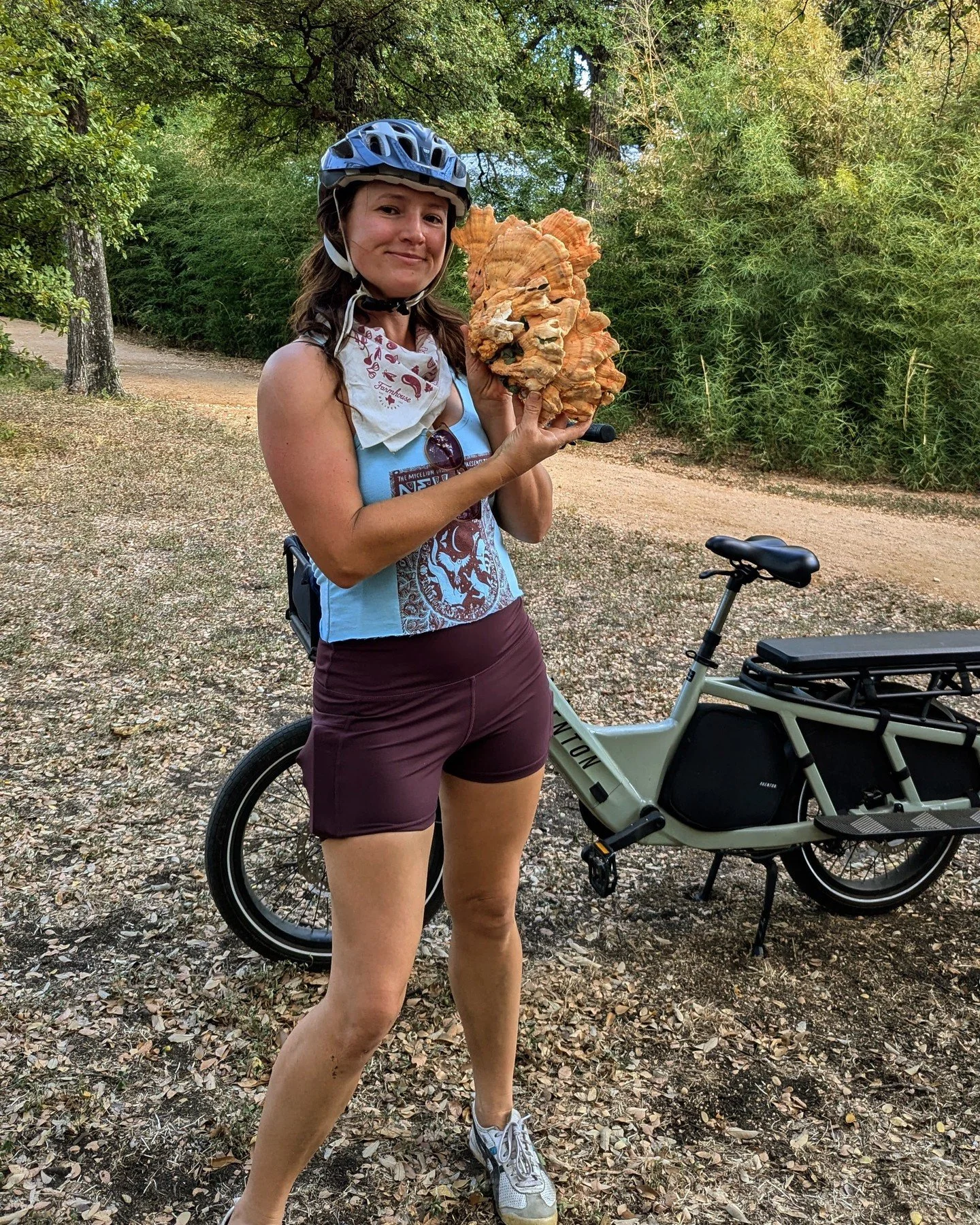 This mushroom didn't get the memo about the heat dome! 🌡️🔥 While we're melting, the resilient Chicken-of-the-Woods is pushing through, fruiting right on schedule with this month's full moon. 🍄🌕

Roll out with us THIS Sunday for a 6-mile urban for