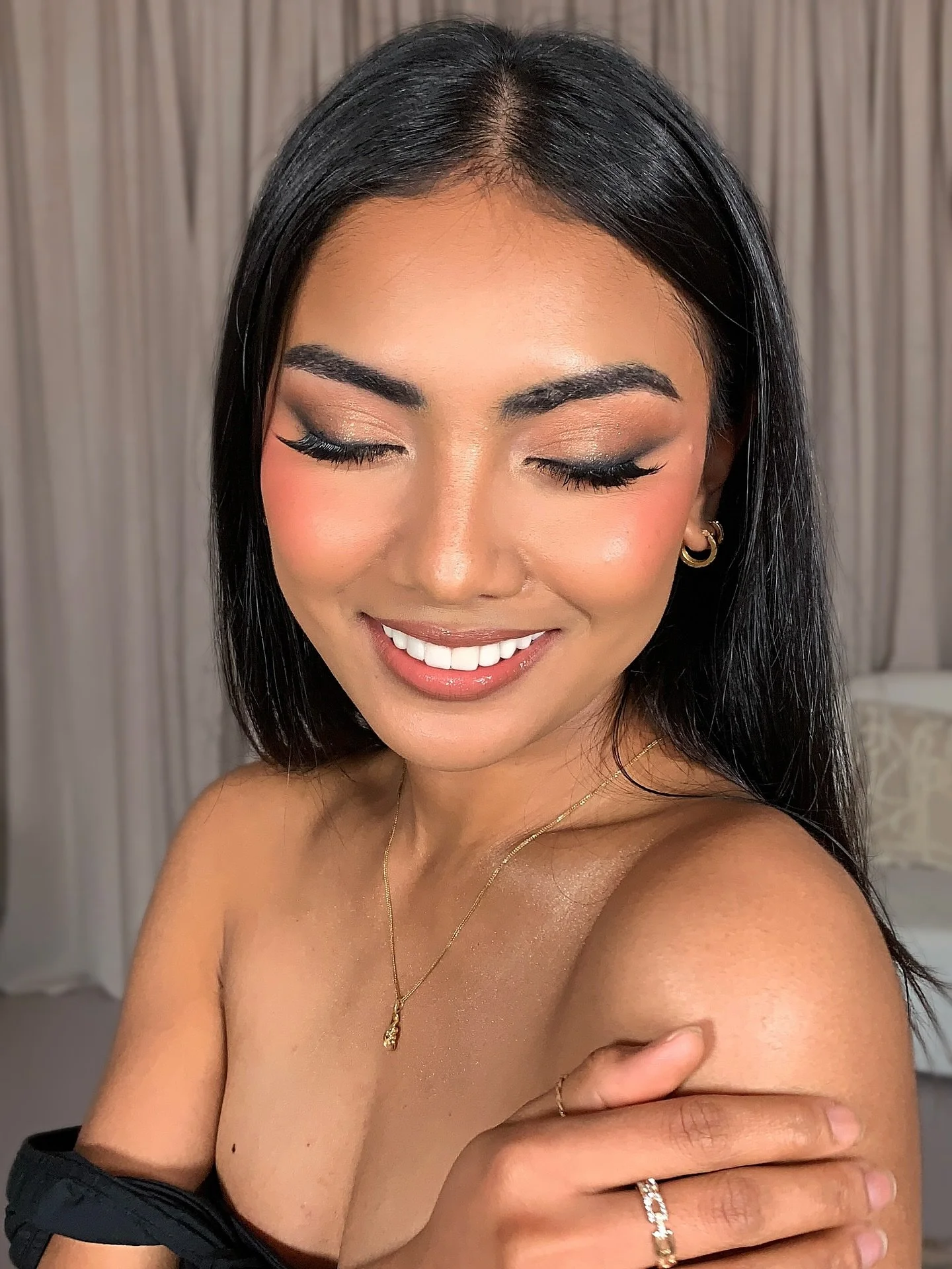 Makeup on @diannegnzlsdano ! STUNNING!!! 

Created using:
@esteelauderanz #doublewear foundation with @faceatelier adjusters. 
@janeiredale_australia #glowtime blush &amp; concealers to bring out high points and bronze. 
@charlottetilbury #flawlessfl