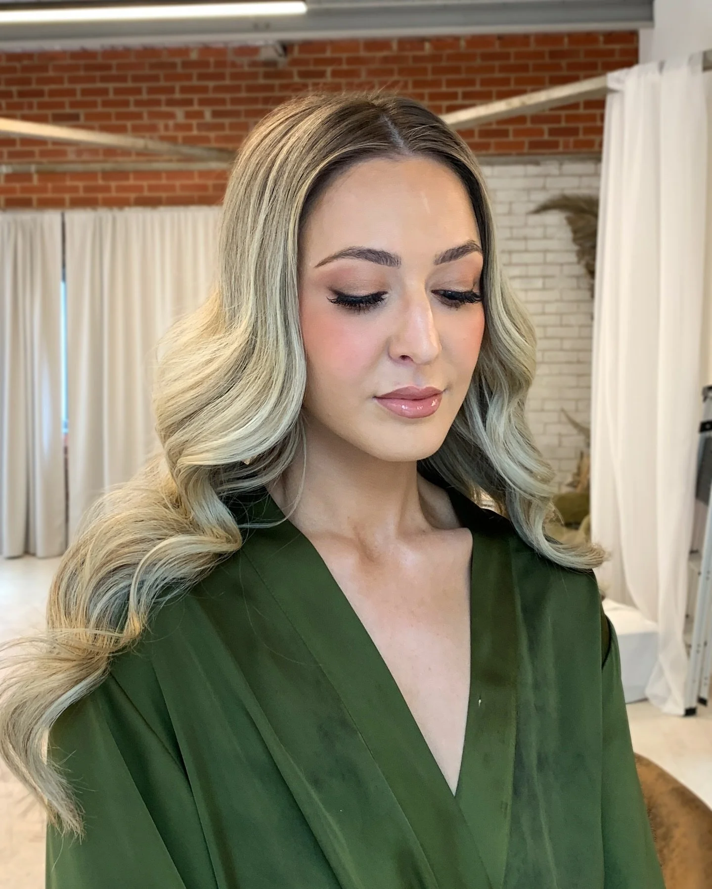 Makeup &amp; hair on @notoriousbrookeig for some pre-wedding fun with @seen.portraits 
Absolutely gorgeous! 
.
#jaynellelording_makeup #melbourne_brides #jaynellesmakeup #morningtonpeninsulaweddings #morningtonpeninsulamakeupartist #melbournemakeupar