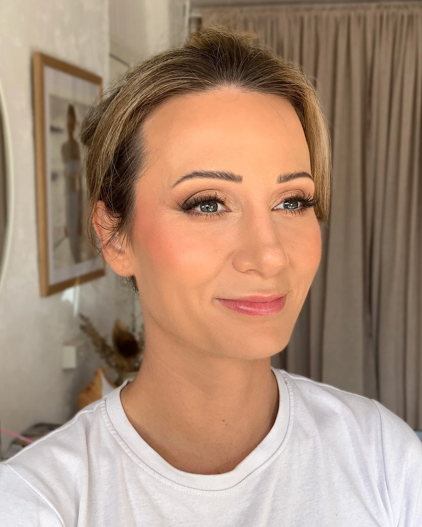 Makeup on Una! So stunning!

Key products:
@esteelauder #DoubleWearfoundation 
@charlottetilbury #FlawlessFilter
@itcosmeticsau #ByeByeUndereye 
@narsissist Radiant Creamy Concealer
@meccamax Off Duty Contour Stick
@janeiredale_australia Glow Time Br