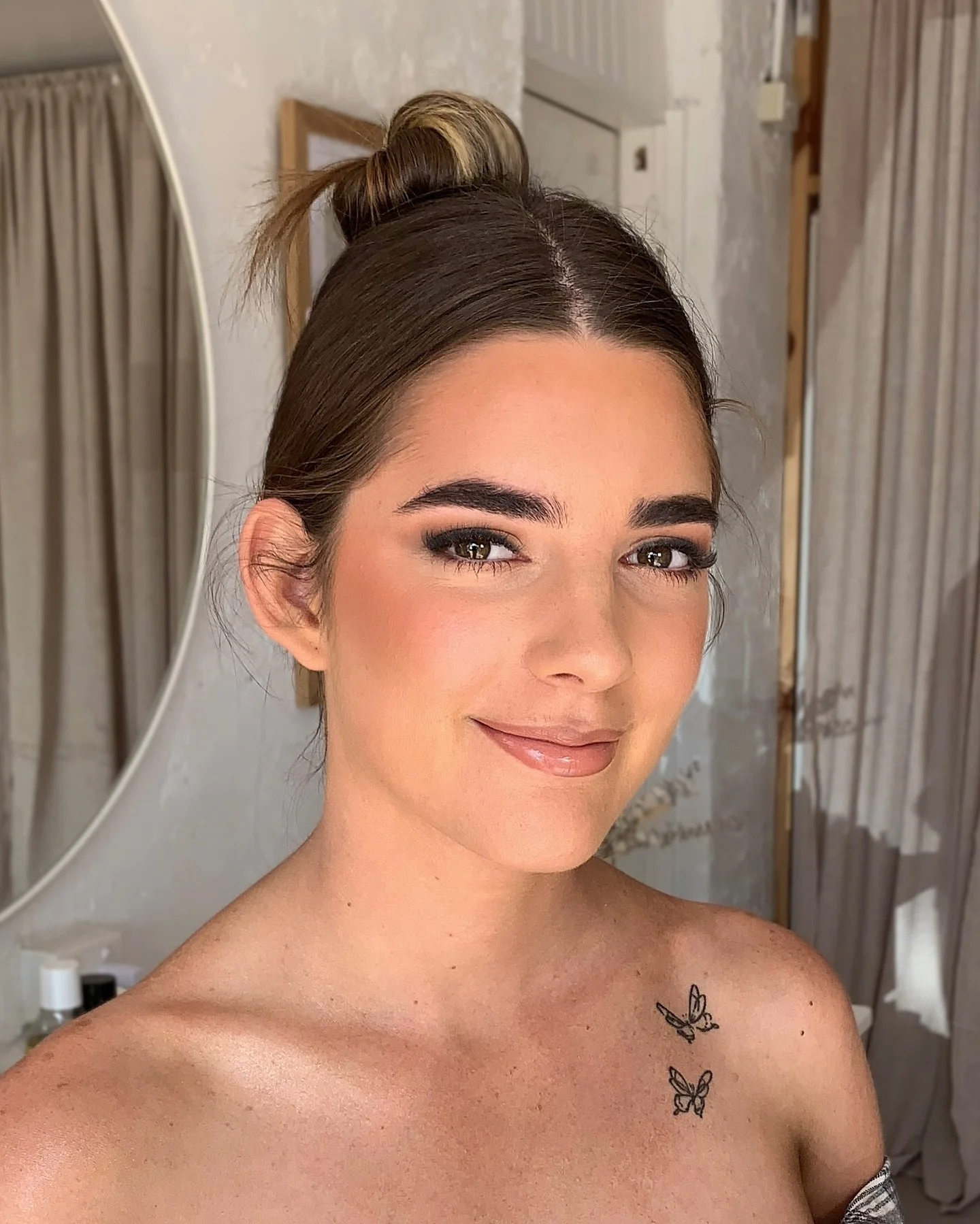 Makeup on @paris.gillespie_ Looking absolutely stunning!
.
Key products:
@gotoskincare mattifying primer.
@charlottetilbury #FlawlessFilter
@faceatelier ultra foundation
@itcosmeticsau #ByeByeUndereye 
@narsissist Radiant Creamy Concealer
@meccamax O