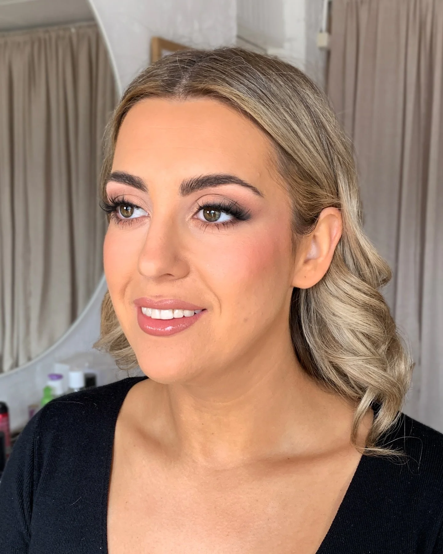 Saturdays glam 🔥🔥🔥
.
Key products:
@charlottetilbury #FlawlessFilter
@armanibeauty #LuminousSilk foundation
@itcosmeticsau #ByeByeUndereye 
@narsissist Radiant Creamy Concealer
@meccamax Off Duty Contour Stick
@janeiredale_australia Glow Time Bron