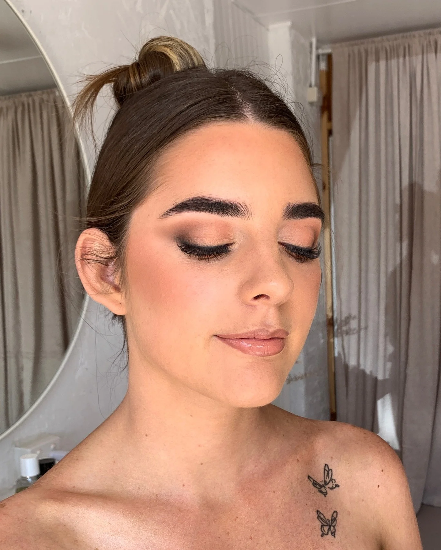 For the grid.
Makeup on @paris.gillespie_ 
.
Key products:
@gotoskincare mattifying primer.
@charlottetilbury FlawlessFilter
@faceatelier ultra foundation
@itcosmeticsau #ByeByeUndereye 
@narsissist Radiant Creamy Concealer
@meccamax Off Duty Contour