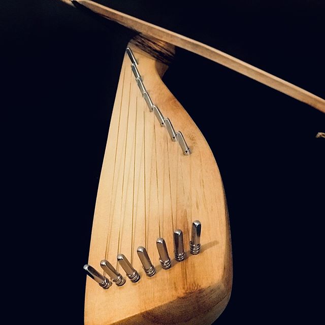 New instrument in the studio!
Custom Built for an upcoming project 😍
#luthier #templanza #newsounds #custom #thespanishcomposer #string #soundesign #sounddesign #sampling #soundesigner