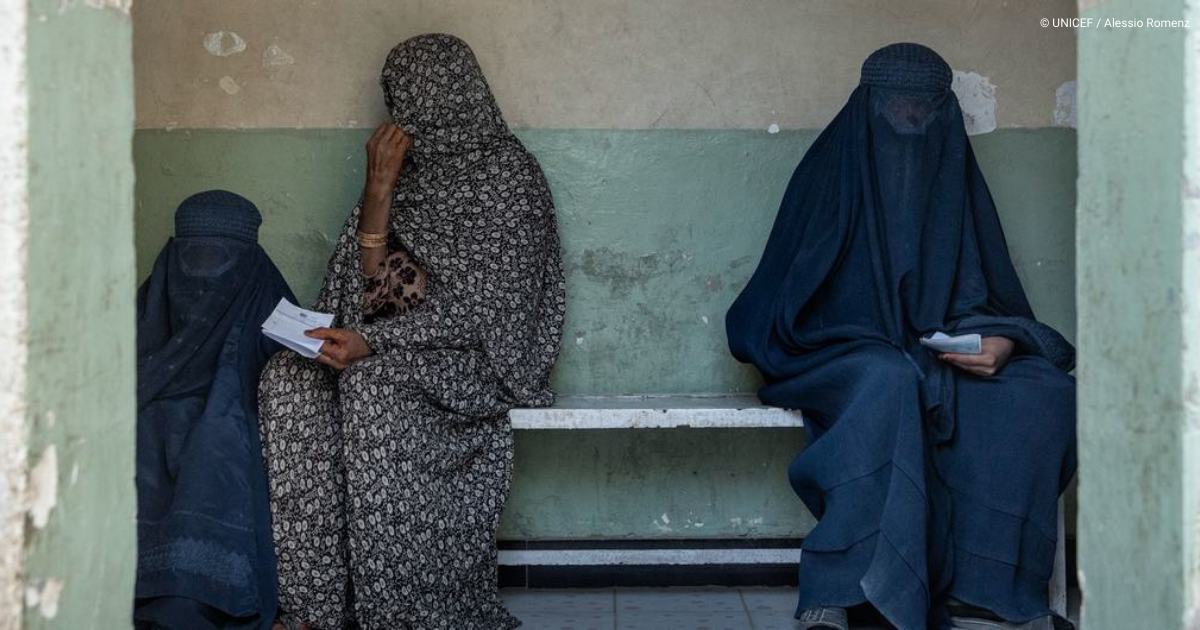 Afghanistan : les Talibans ordonnent aux femmes de rester chez elles et de se couvrir en public