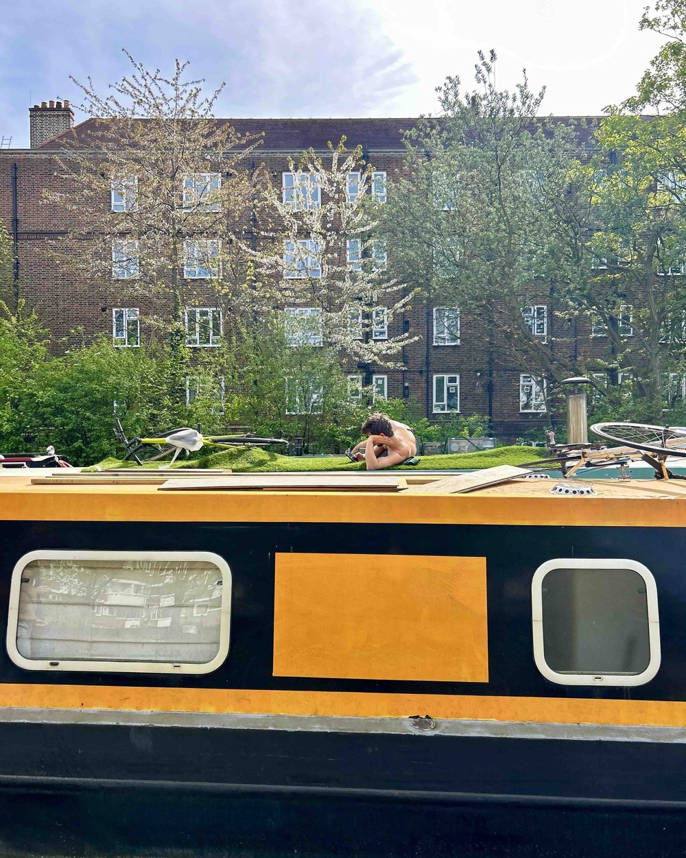 péniche jeune homme.jpg