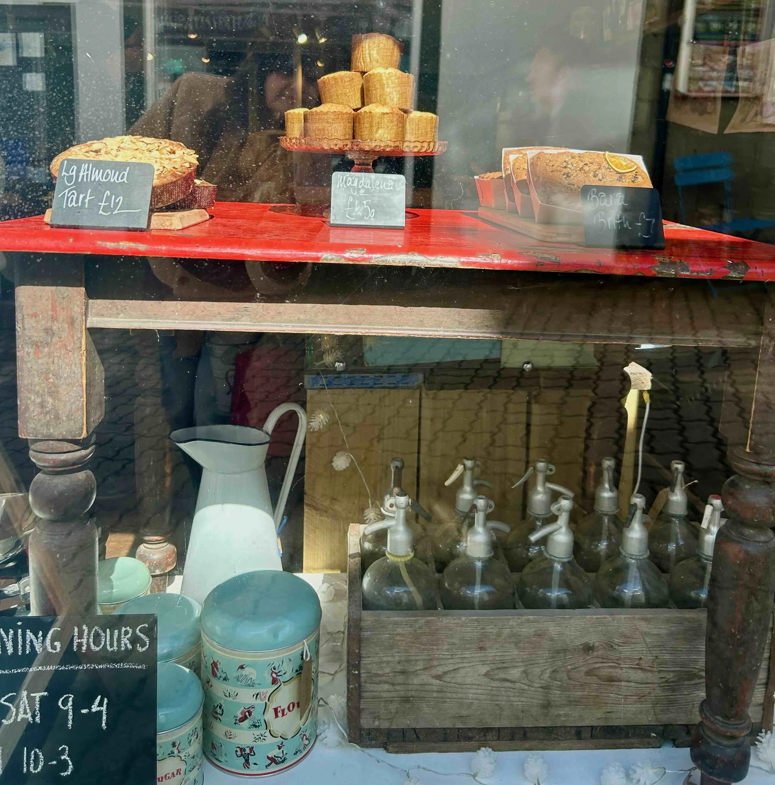 vitrine Hay on wye.jpg
