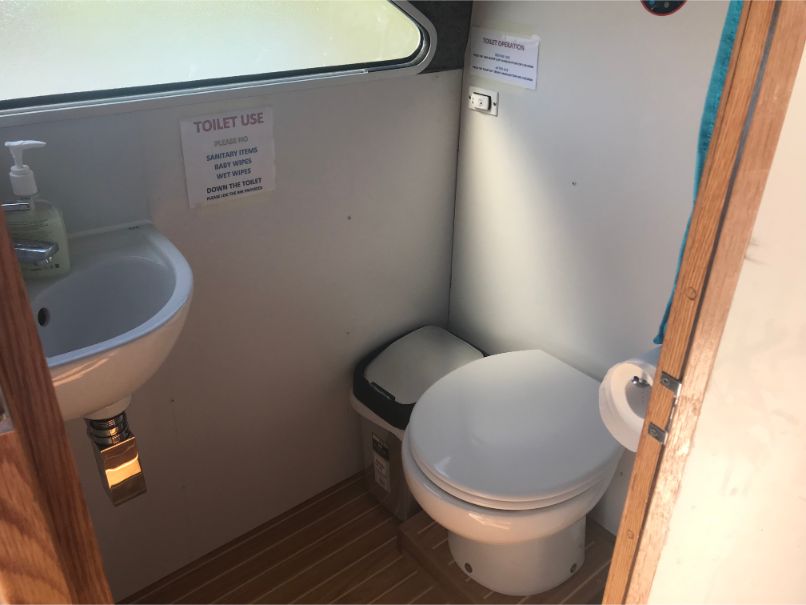 day boat toilet.jpg