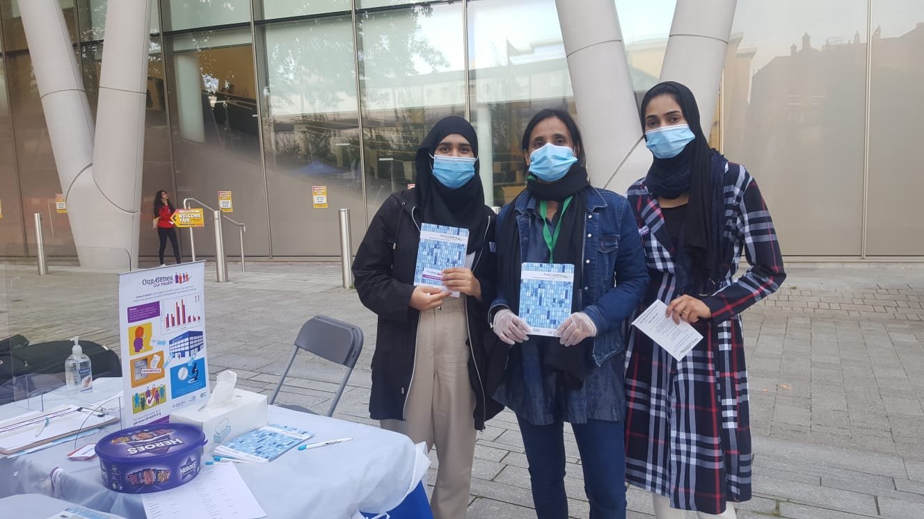 Three_volunteers_and_freshers_stall.jpeg