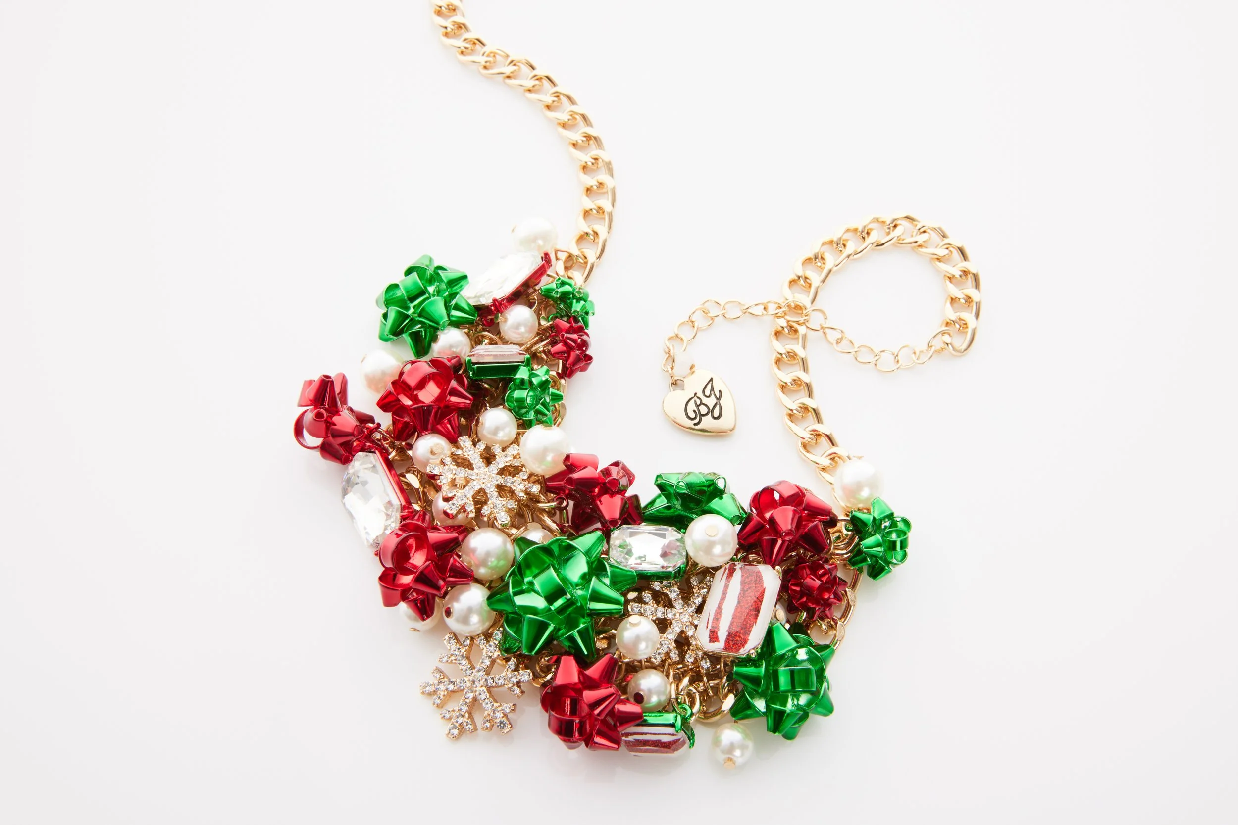 BETSEY_2022_HOLIDAY_STILLS_0626_XOXO.jpg