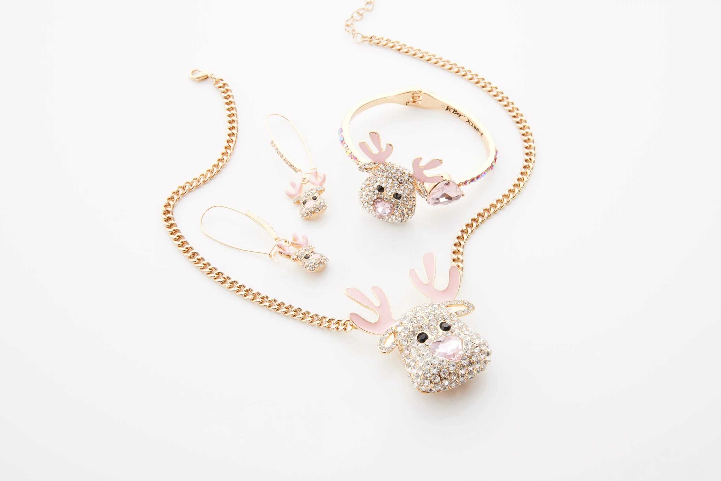 BETSEY_2022_HOLIDAY_STILLS_0630_BJ NK ORNMNT.jpg