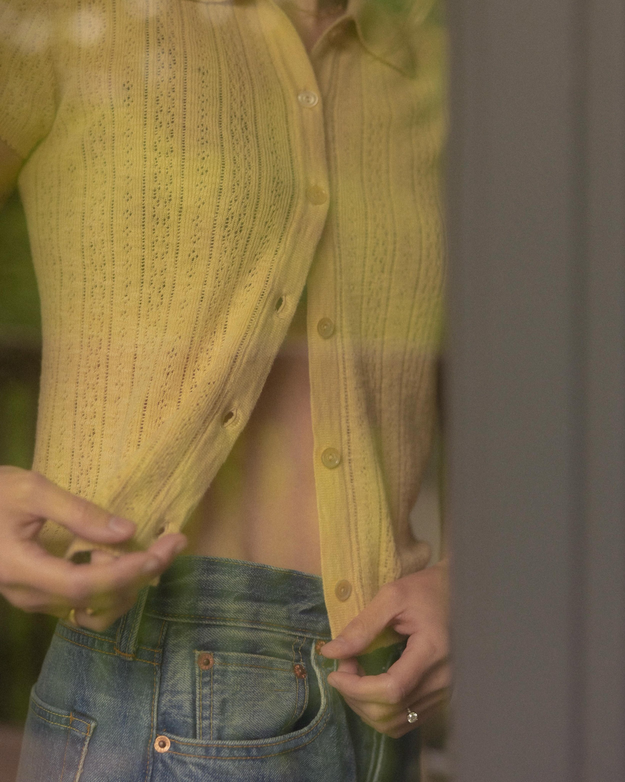 Butter yellow (and sunshine!) summer&hellip; 🧈🥞🌤️

Photography: @justinrearden 
Location: @blueberry_hill_cabin 
Polo: @buckmason 
Jeans: @buckmason