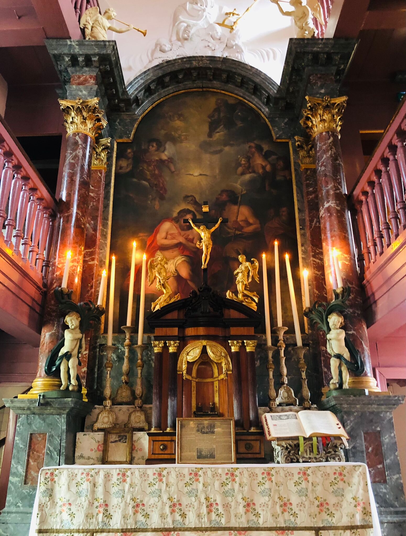 Dieu, Notre Seigneur au grenier.