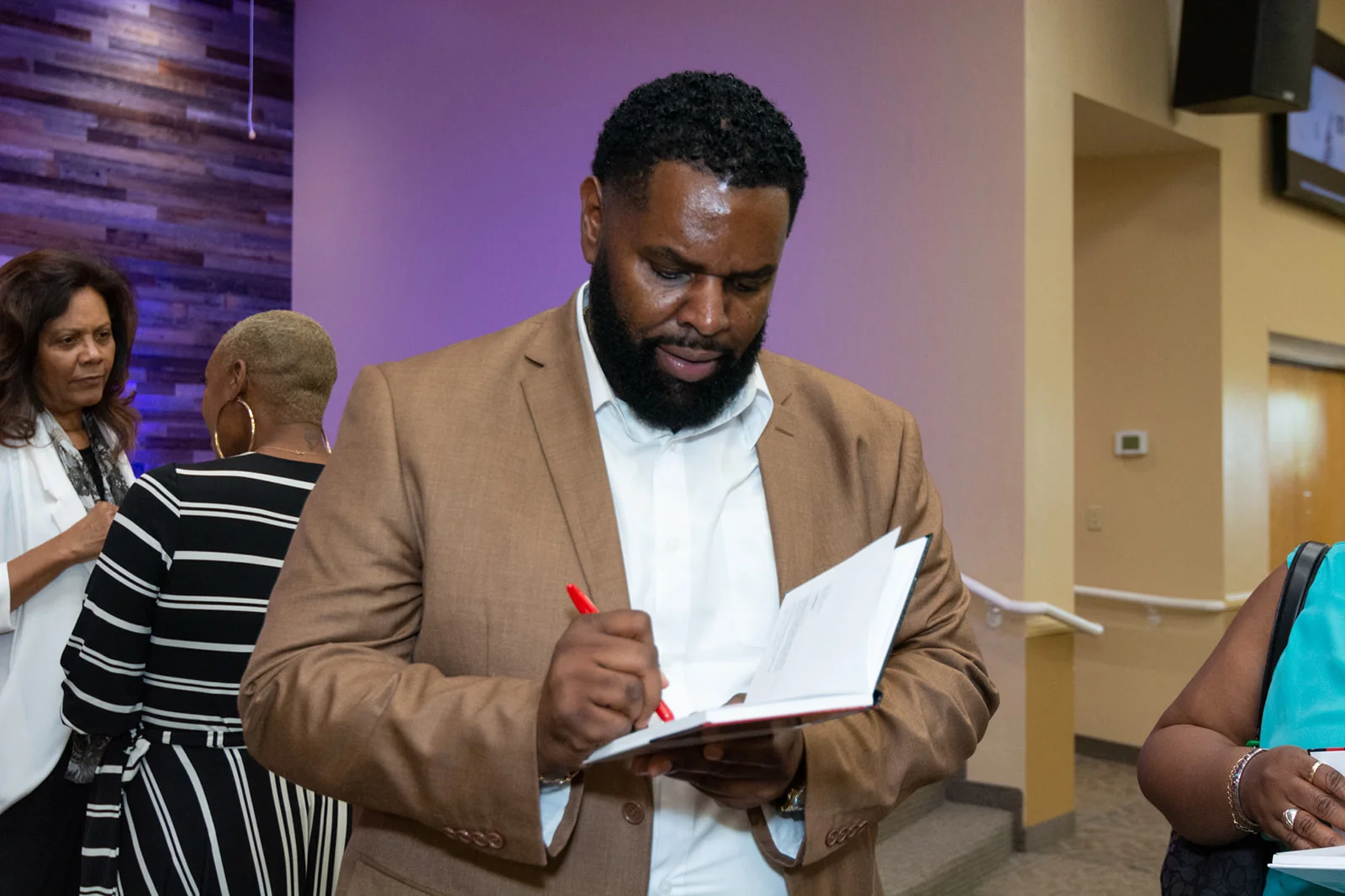 Vernon-Ennels-Book-Event-3899.jpg